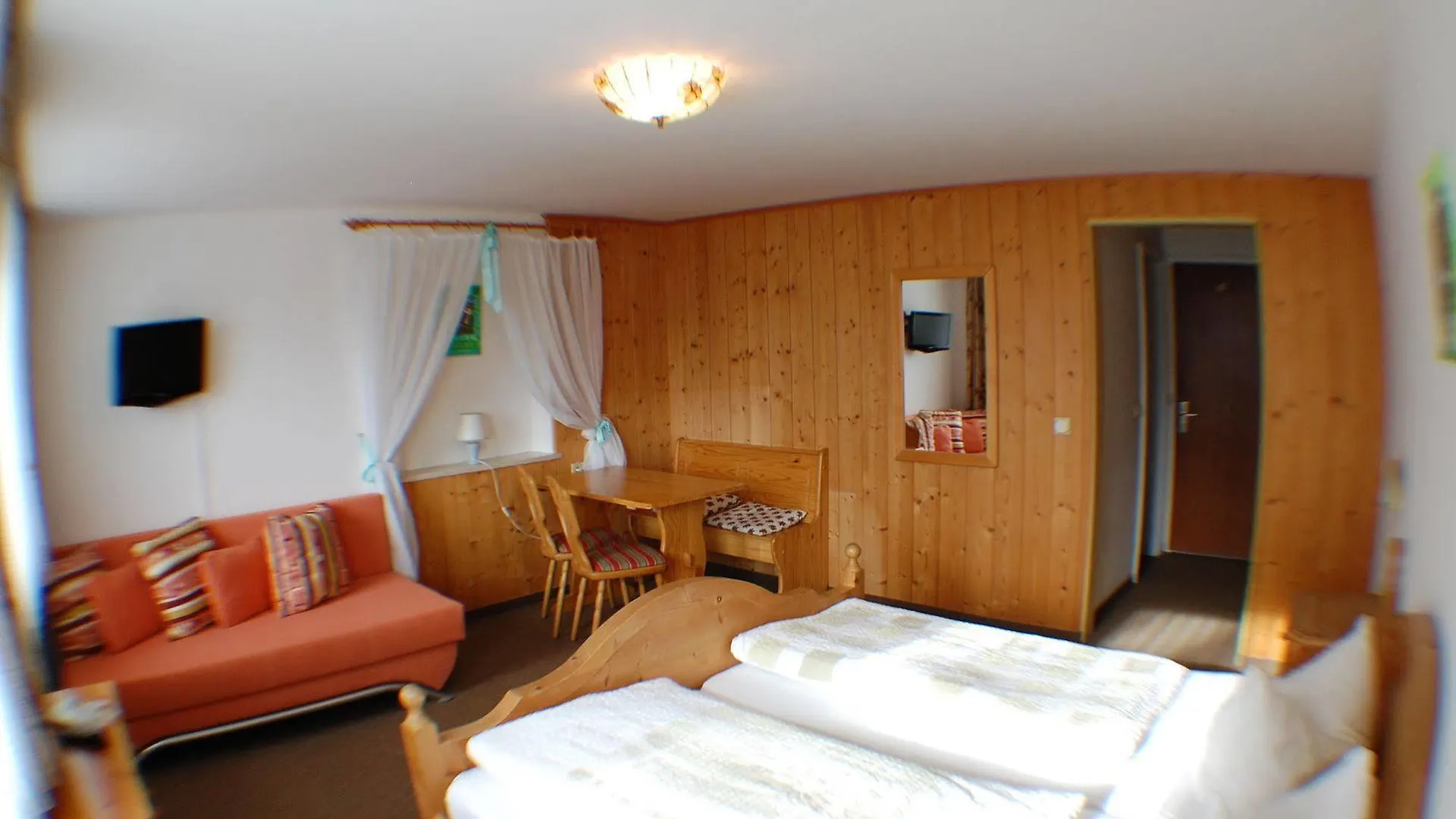 ホテル Landhotel Krone オーバーロイテ